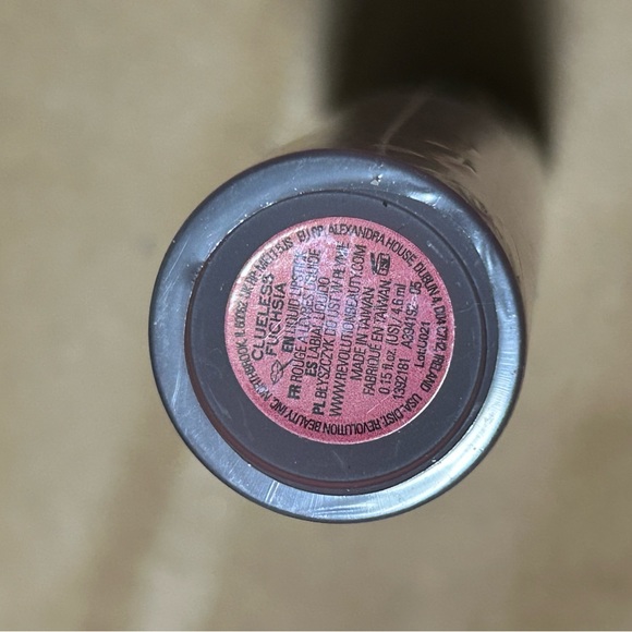 Brand New Makeup Revolution Matte Bomb Liquid Lipstick in ”Clueless Fuchsia” - Picture 2 of 3